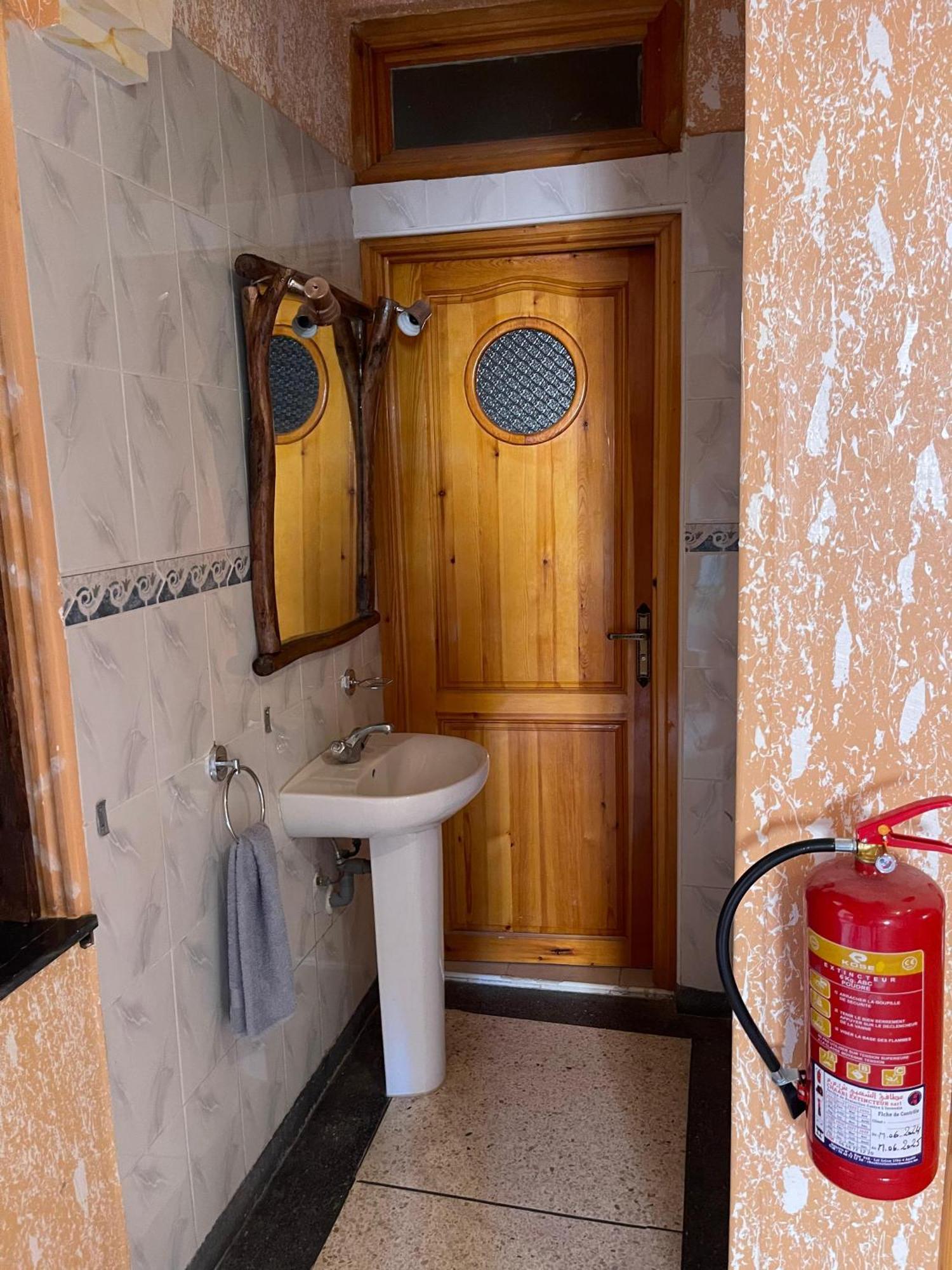 Berber Waves Surf House Hostel Tamraght Екстериор снимка