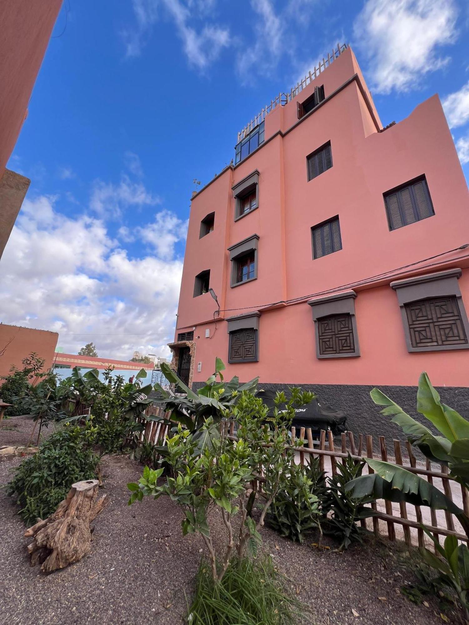 Berber Waves Surf House Hostel Tamraght Екстериор снимка